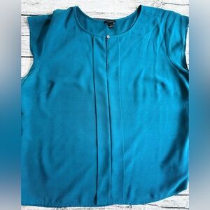 Ann Taylor silky blouse. Short cap sleeve size XL. Like new condition!